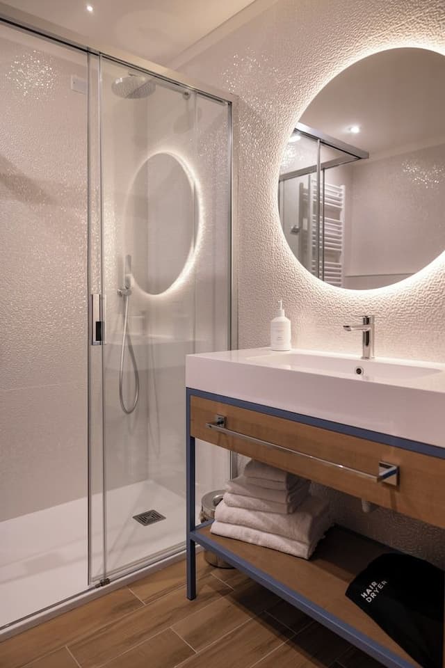 Superior Double or Twin Room, Partial Sea View