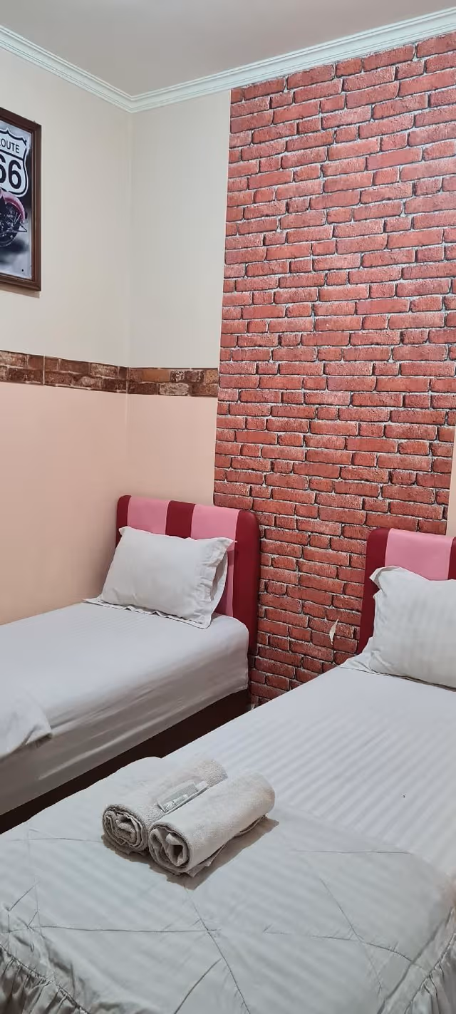 Standard Twin Beds Room
