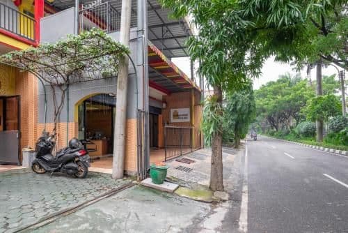 เรดดอร์ซ ชาเรียะห์ แอต ดาเนา เครินชี ซาโวจาจาร์