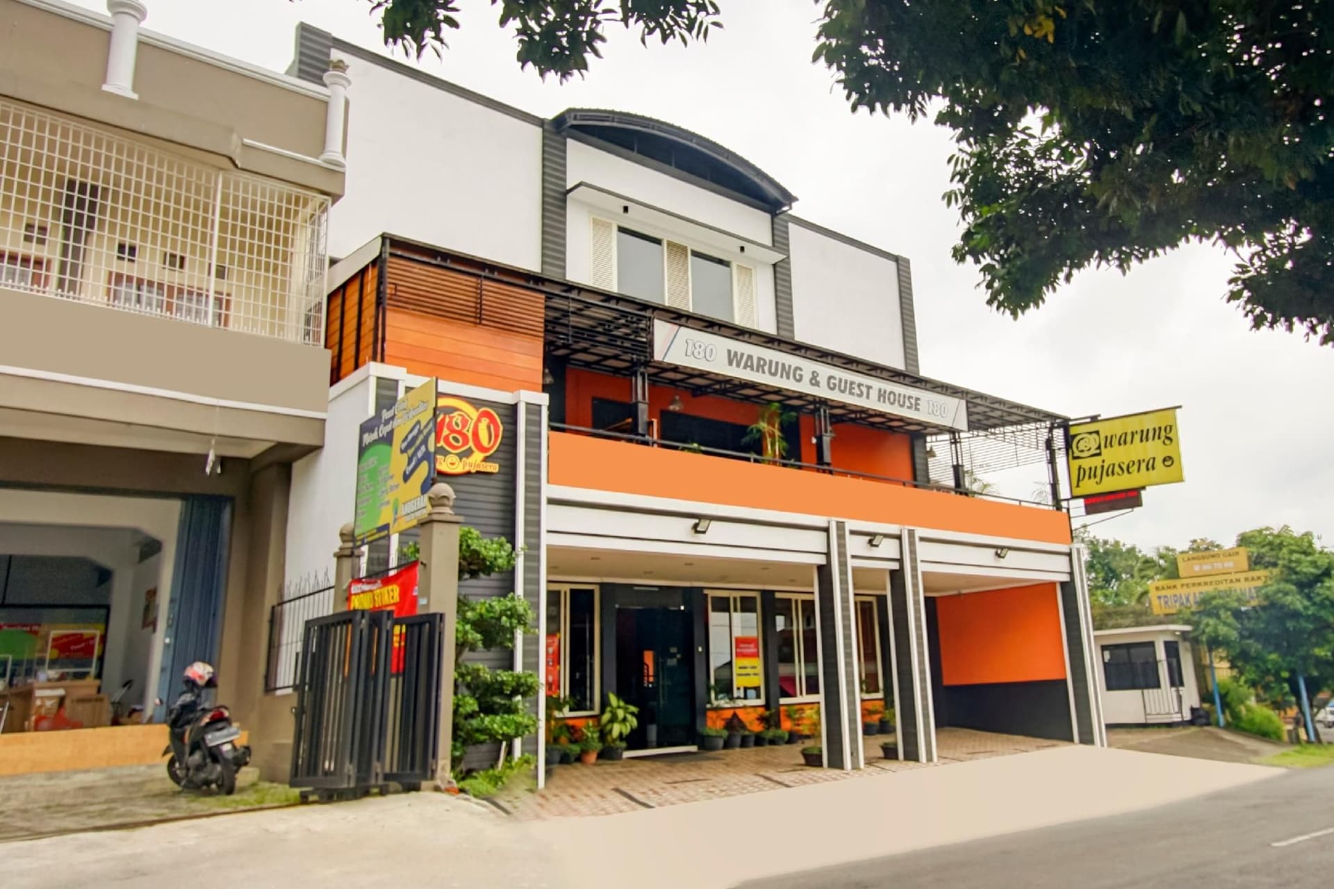 Super OYO Capital O 90151 Guest House 180