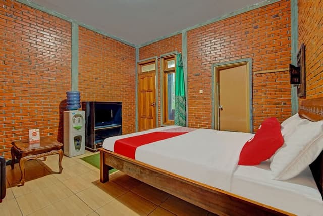 Deluxe Studio