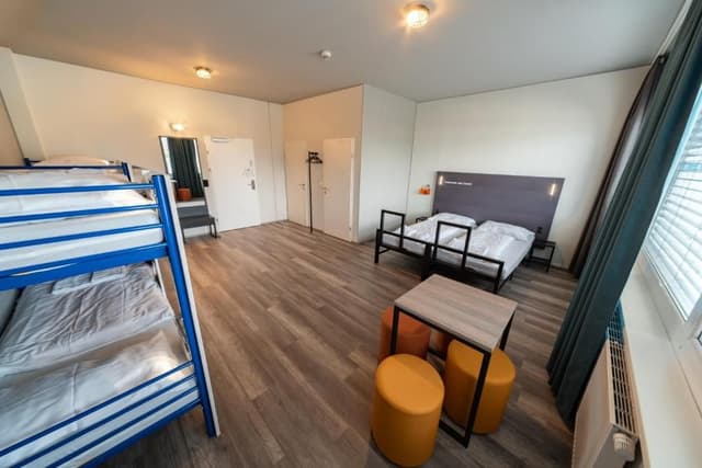 6-Bed Room