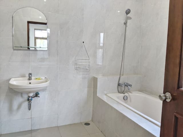 Suite Room No. 10