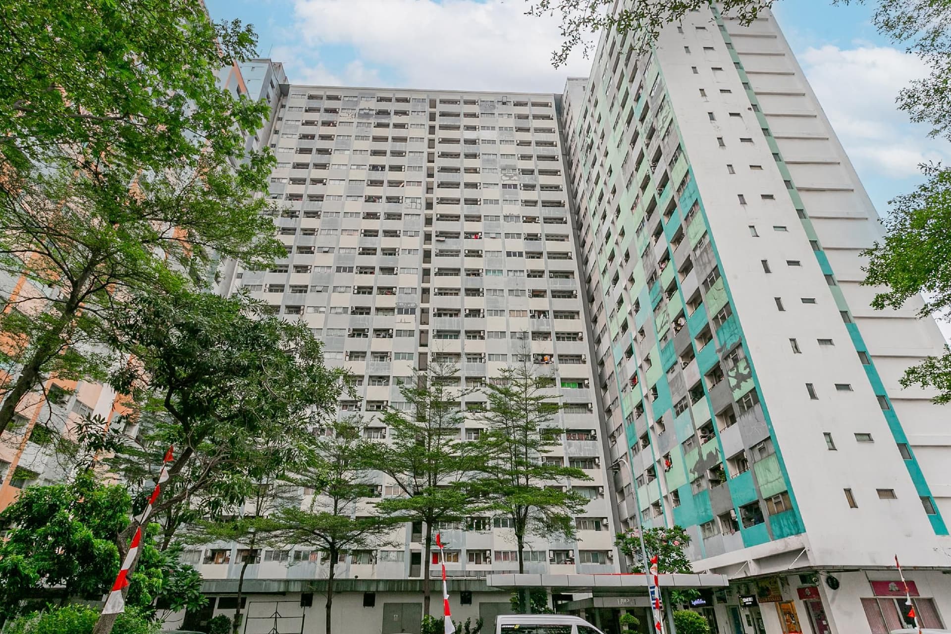 Super OYO Capital O  Deroyal Sentra Timur