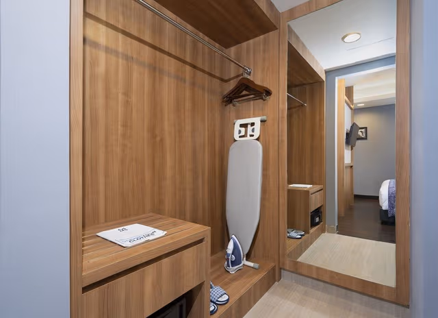 Suite, 1 King Bed, City View