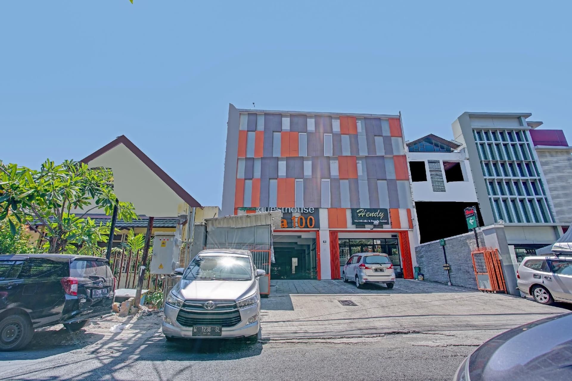 Super OYO Capital O 3905 Graha 100 Guest House Syariah Super OYO Capital O 3905 Graha 100 Guest House Syariah