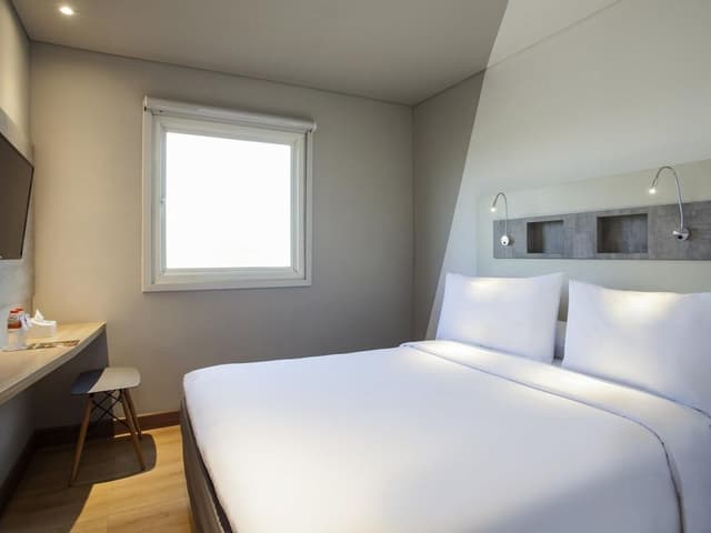 Standard Room, 1 Queen Bed