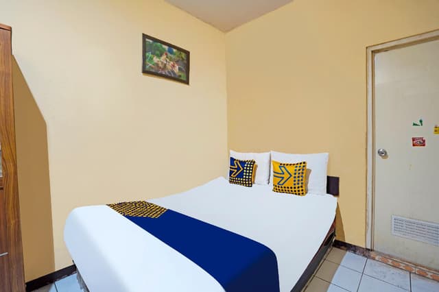 SPOT ON Room without Air Conditioning