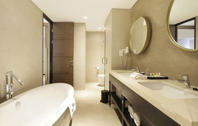 Studio Suite, Smoking