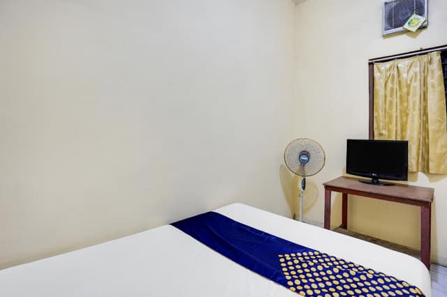 SPOT ON Room without Air Conditioning