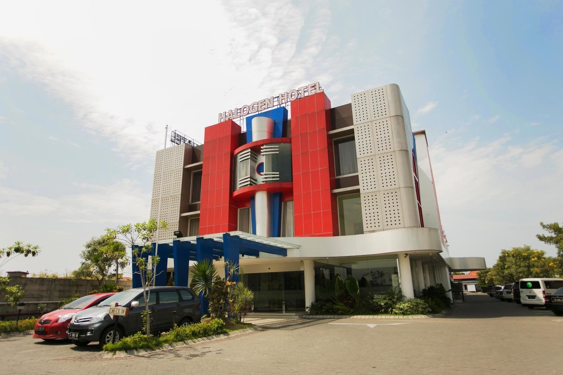 โรงแรมฮาโลเจน