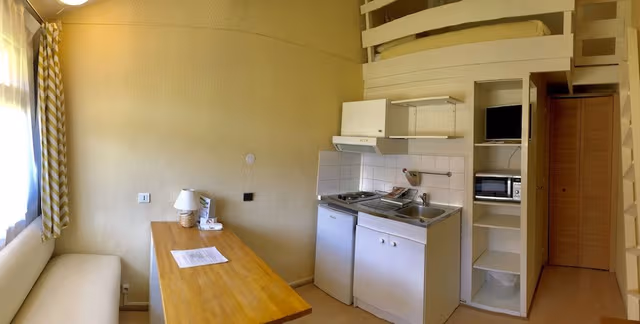 Basic Studio, Garden View