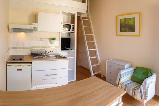 Basic Studio, Garden View
