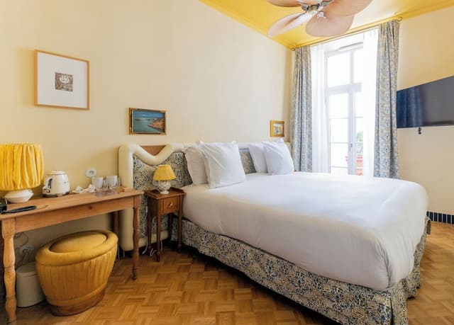 Comfort Room, Terrace