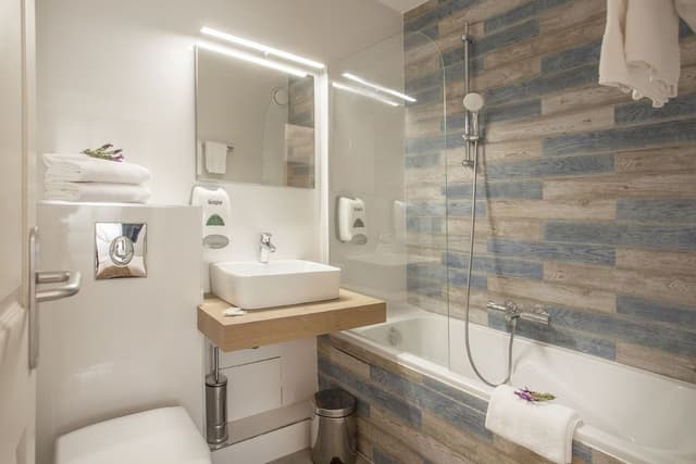 Chambre Double, vue rue