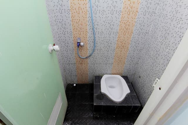 Shared Dormitory, Men only, Shared Bathroom