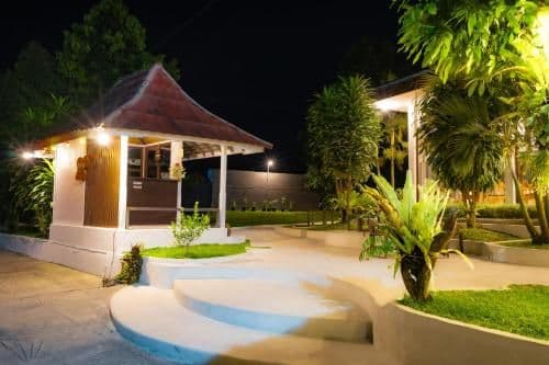 Nirvana Hotel Resort Tetebatu