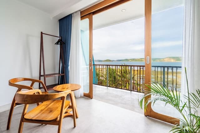 Deluxe Room, 1 King Bed, Sea View