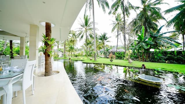Deluxe Double Room, 1 King Bed, Pool View, Poolside