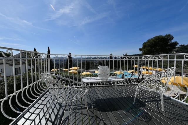 Suite, Ensuite (CJS)
