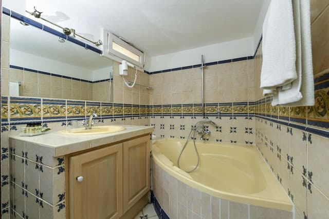 Suite, Ensuite (CS)