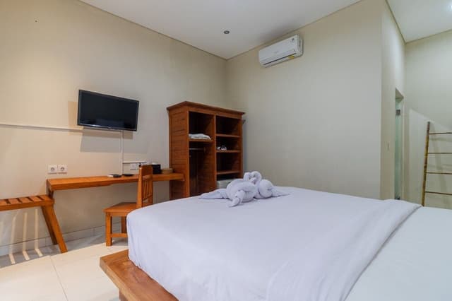 Deluxe Double Room, 1 King Bed, Non Smoking, Private Bathroom