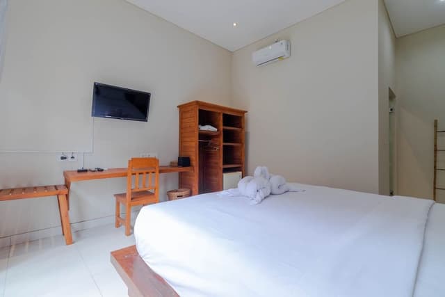 Deluxe Double Room, 1 King Bed, Non Smoking, Private Bathroom