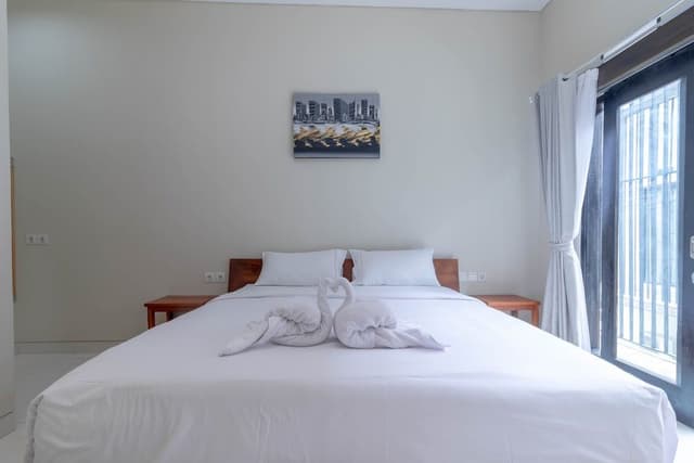 Deluxe Double Room, 1 King Bed, Non Smoking, Private Bathroom