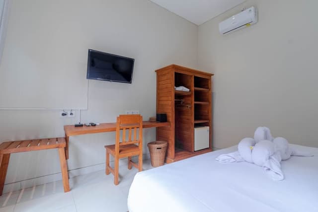 Deluxe Double Room, 1 King Bed, Non Smoking, Private Bathroom