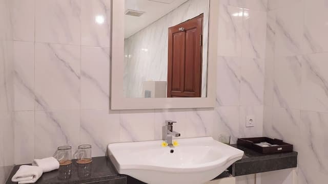 Suite with Mountain View
