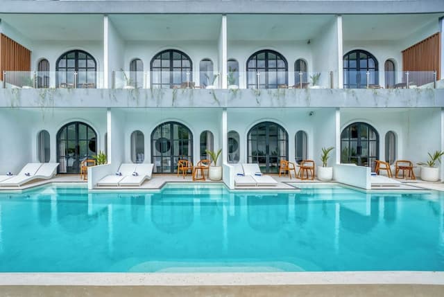 Junior Suite Pool Access