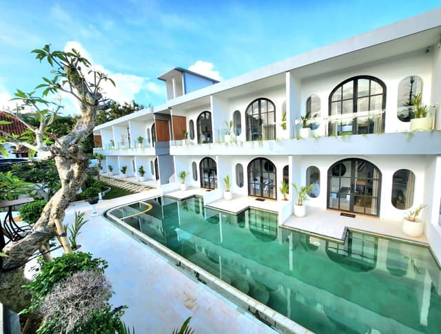 Junior Suite Pool Access
