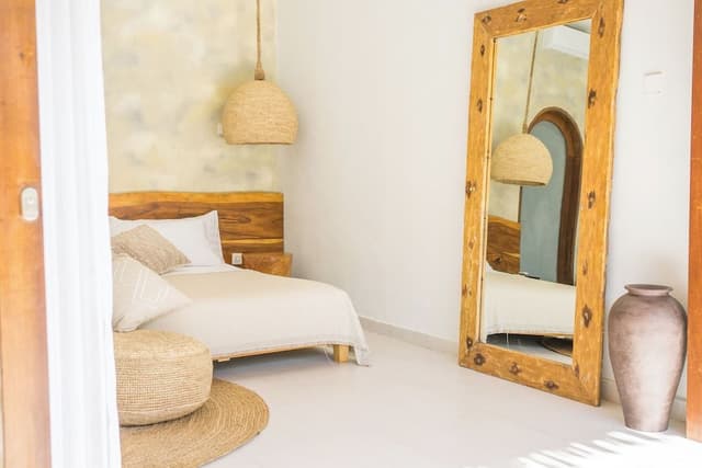 Standard 3, 1 Queen Bed