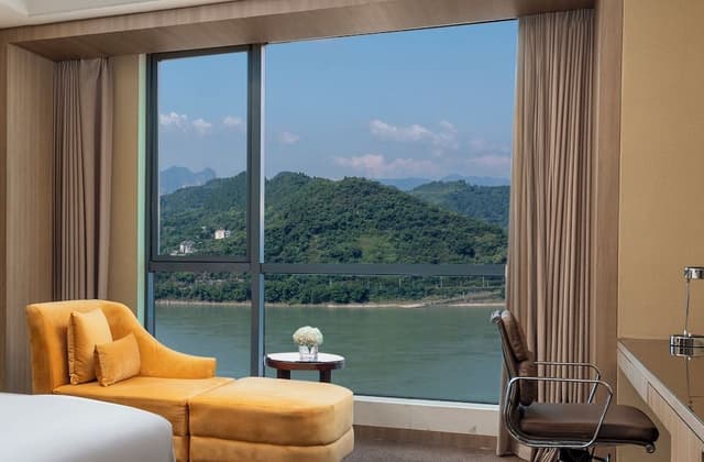 Standard Room, 2 Twin Beds, Business Lounge Access, River View (High Floor)