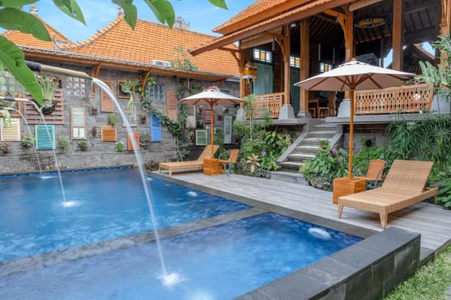 Deluxe Pool View