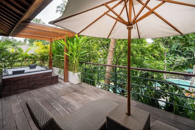 Deluxe Suite with Hot Tub and Free Scheduled Activities