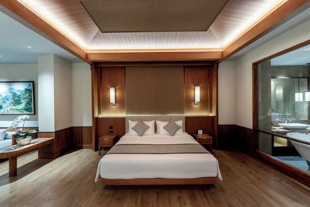 Executive Suite Room with Bathtub