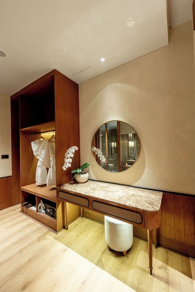 Suite Room with Jungle View