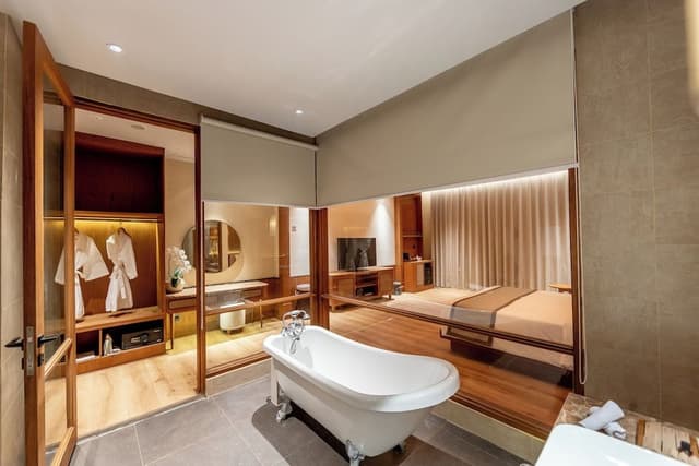 Executive Suite Room with Bathtub