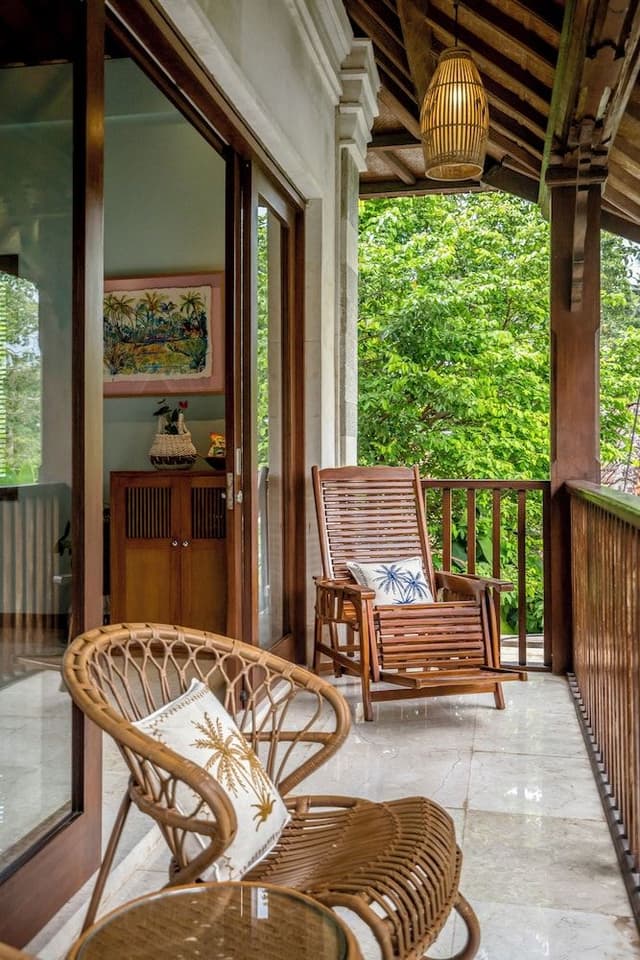 Standard Suite (Pool View 1)