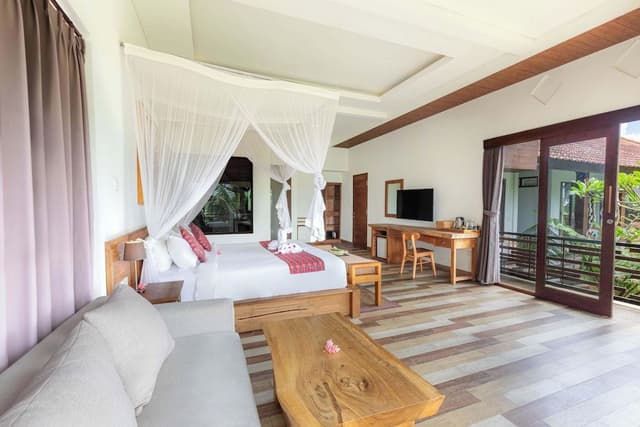 Deluxe Studio Suite, Garden View