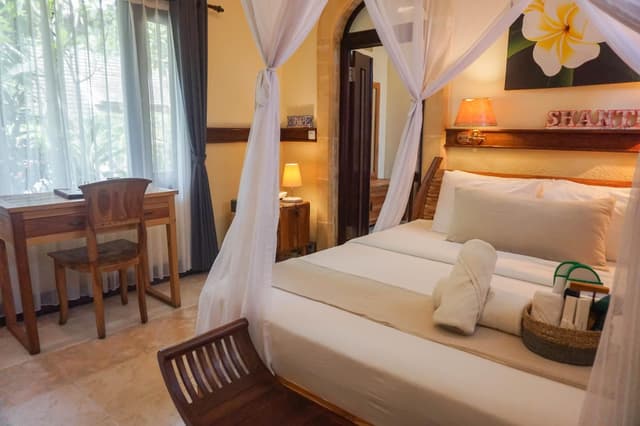 Deluxe - 1 King Bed