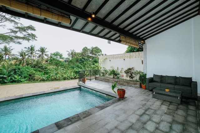 Classic Villa, 1 King Bed, Kitchen, Pool View
