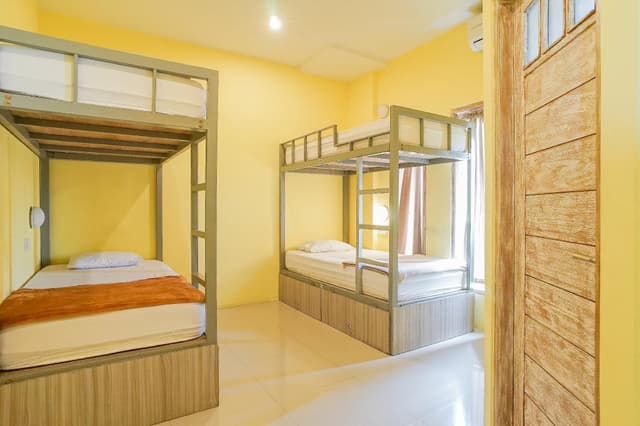 Bed in 4 Bed Dorm - Shared Bathrooms