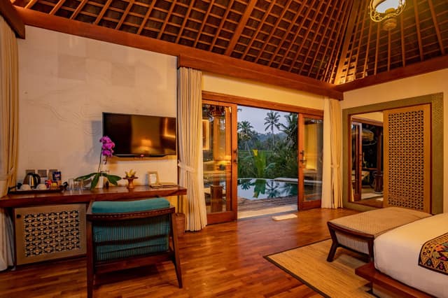 Luxury Pool Villa