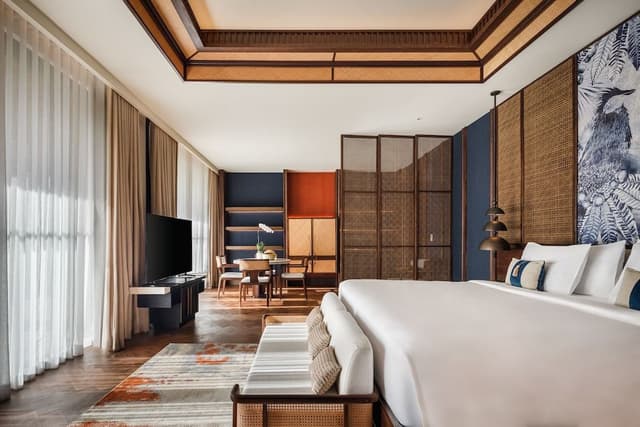 Corner Tropical Suite