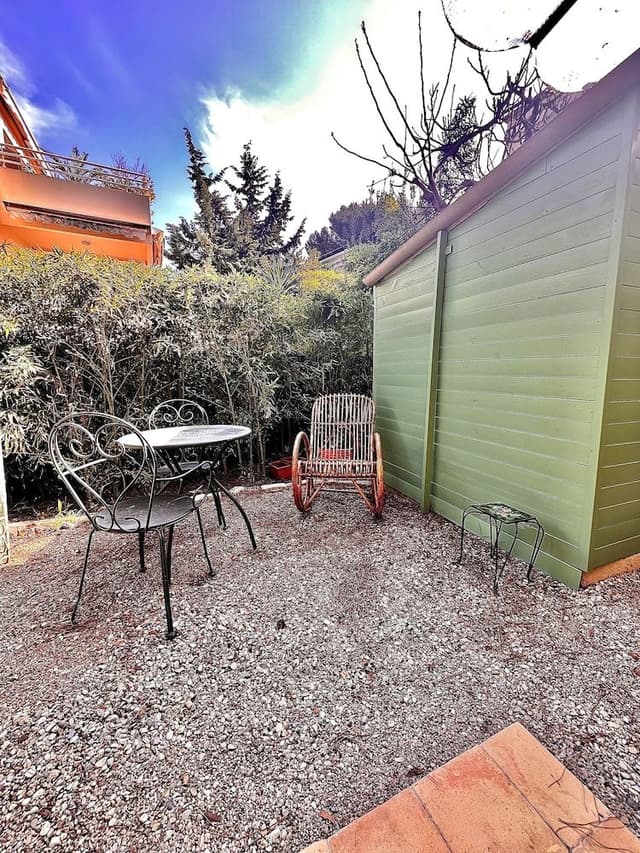 Small double room Garden view