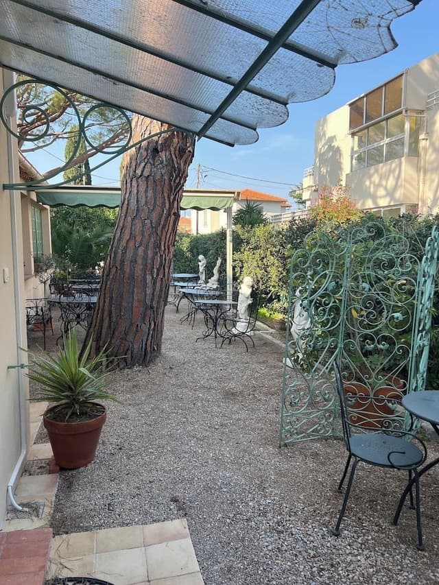 Small double room Garden view