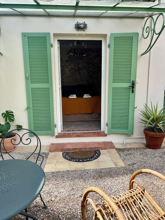 Small double room Garden view