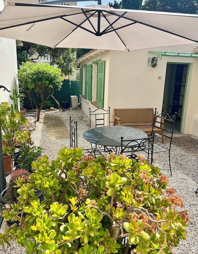 Small double room Garden view